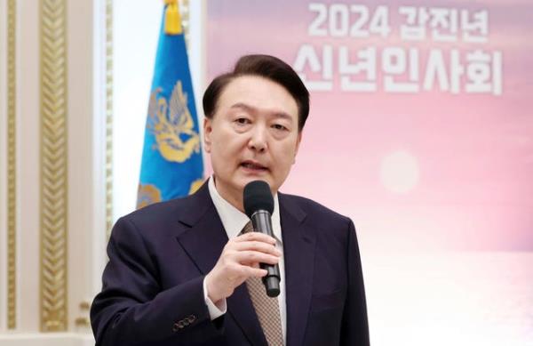 韩国政治家遭袭击